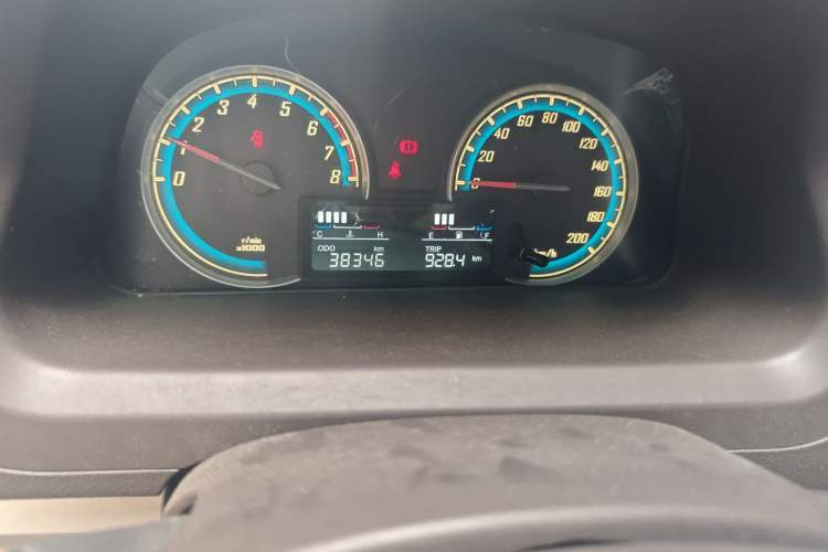 Used Baojun 730 2014 1.5L manual standard trim 7 seats Odometer Close Up
