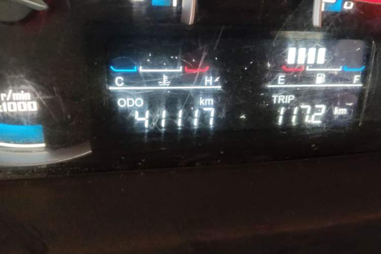 Used Baojun 730 2014 1.5L manual luxury trim 7 seats Odometer Close Up