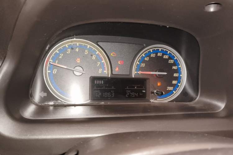 Used Baojun 730 2014 1.5L manual Comfort version 7 seats Odometer Close Up