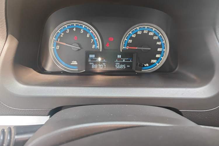 Used Baojun 730 2014 1.5L manual standard trim 7 seats Odometer Close Up