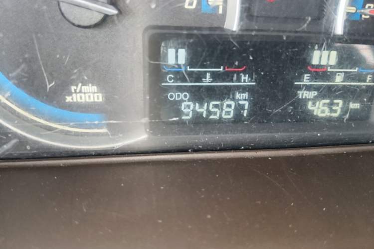 Used Baojun 730 2014 1.5L manual Comfort ESP version 7 seats Odometer Close Up