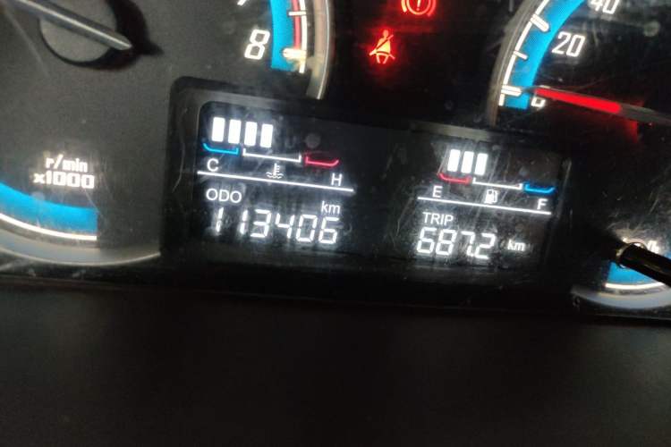 Used Baojun 730 2014 1.5L manual standard trim 7 seats Odometer Close Up