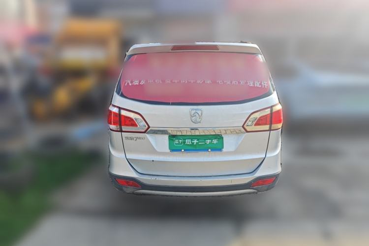 Used Baojun 730 2014 1.5L manual standard trim 7 seats Rear