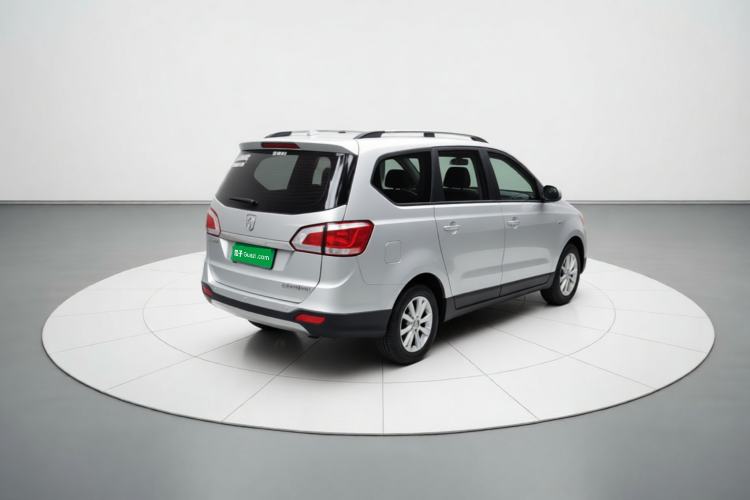 Used Baojun 730 2014 1.5L manual Comfort version 7 seats Rear