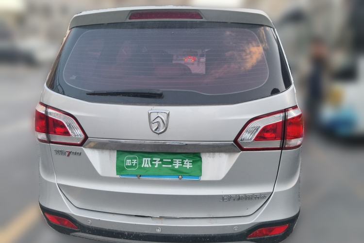Used Baojun 730 2014 1.5L manual Comfort version 7 seats Rear