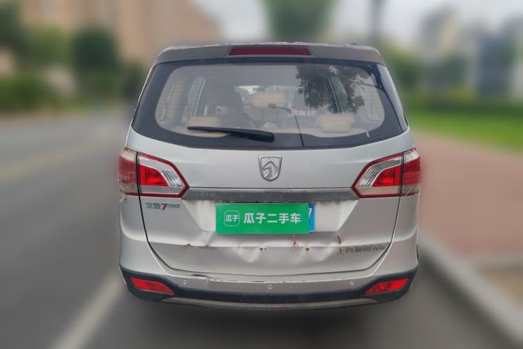 Used Baojun 730 2014 1.5L manual Comfort version 7 seats Rear