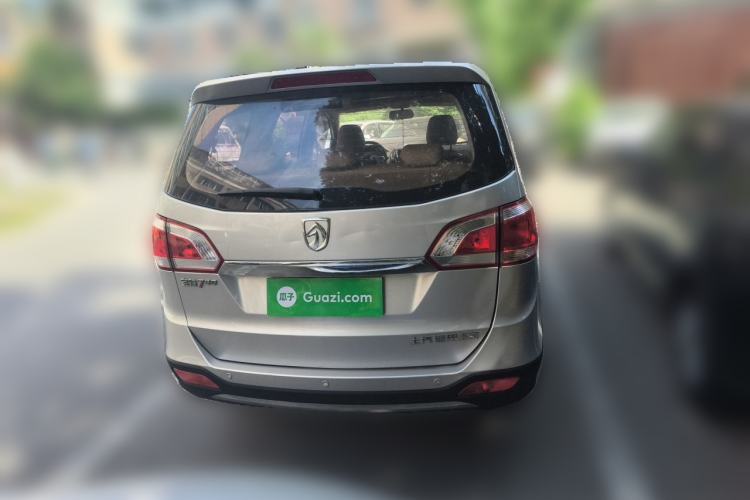 Used Baojun 730 2014 1.5L manual luxury trim 7 seats Rear