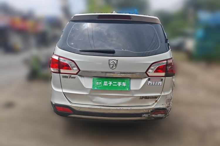 Used Baojun 730 2014 1.5L manual Comfort version 7 seats Rear