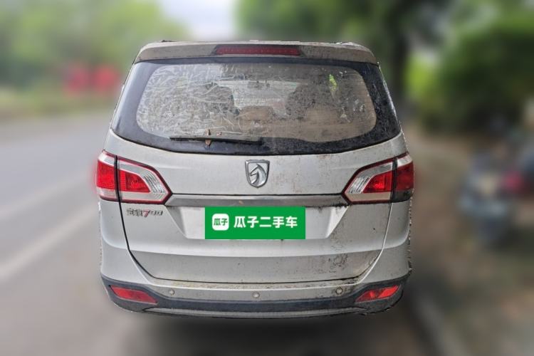 Used Baojun 730 2014 1.5L manual Comfort version 7 seats Rear