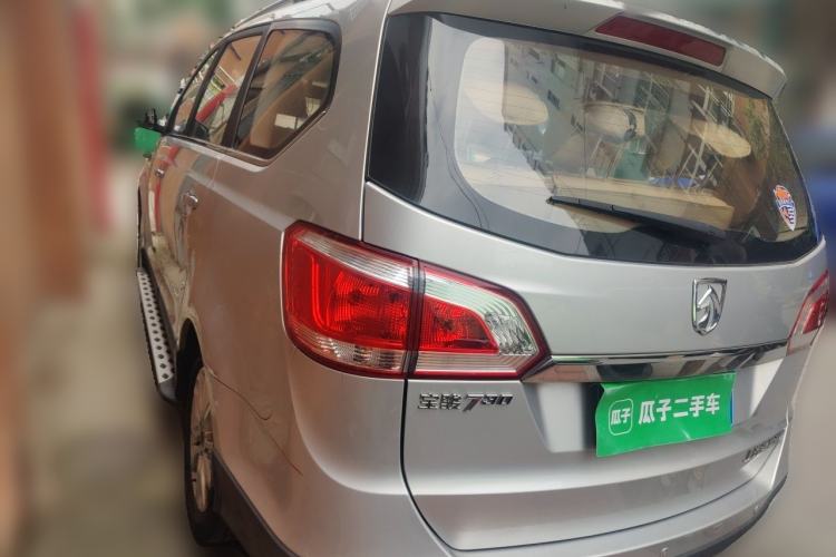 Used Baojun 730 2014 1.5L manual Comfort ESP version 7 seats Rear Left 45 Deg