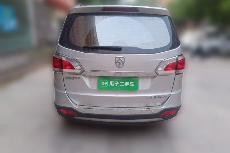 Used Baojun 730 2014 1.5L manual Comfort version 7 seats Rear