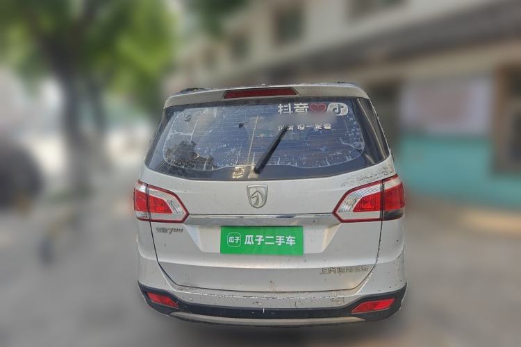 Used Baojun 730 2014 1.5L manual Comfort version 7 seats Rear