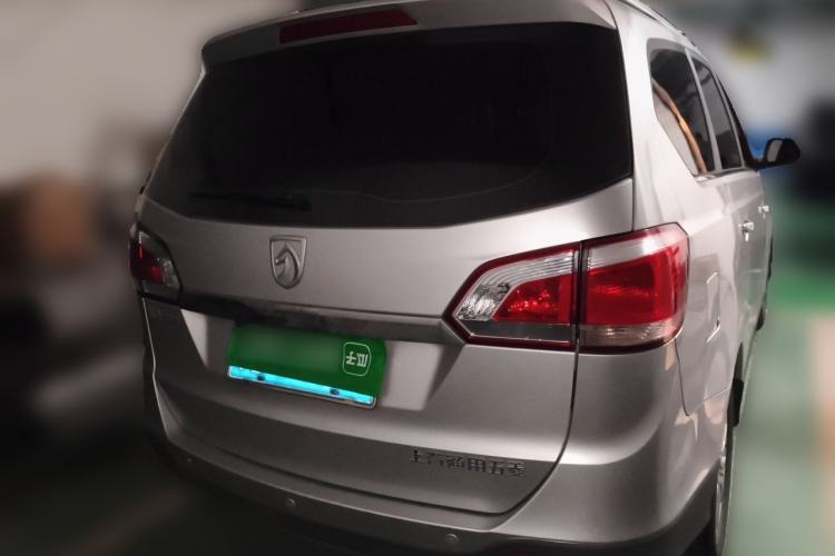 Used Baojun 730 2014 1.5L manual Comfort version 7 seats Rear