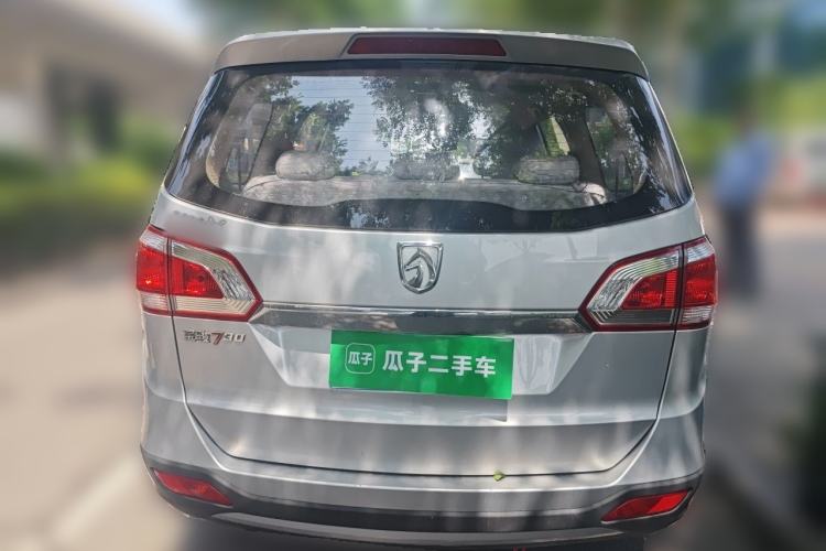 Used Baojun 730 2014 1.5L manual standard trim 7 seats Rear