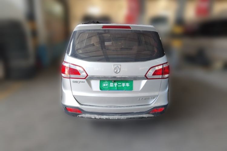 Used Baojun 730 2014 1.5L manual standard trim 7 seats Rear