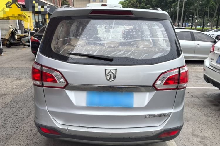Used Baojun 730 2014 1.5L manual Comfort ESP version 7 seats Rear