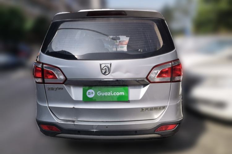 Used Baojun 730 2014 1.5L manual standard trim 7 seats Rear