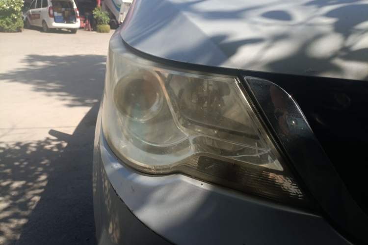 Used Baojun 730 2014 1.5L manual luxury trim 7 seats Right Front Headlight