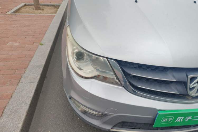 Used Baojun 730 2014 1.5L manual Comfort version 7 seats Right Front Headlight