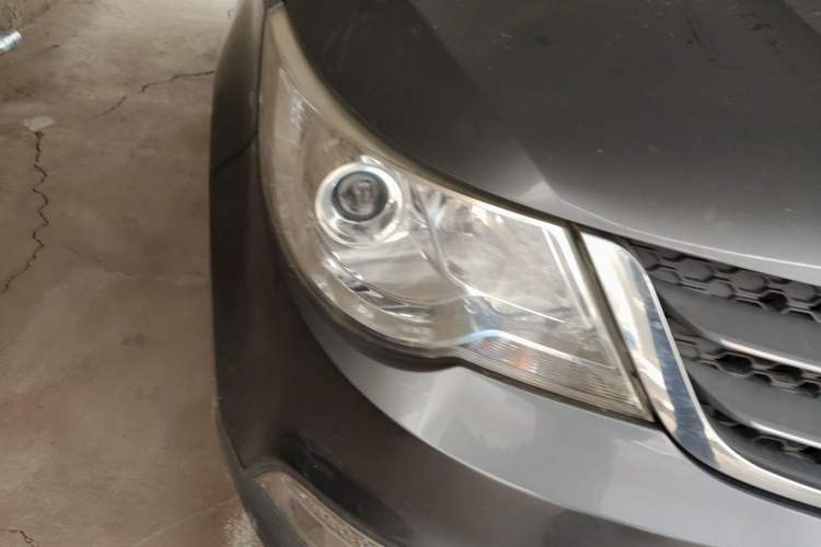 Used Baojun 730 2014 1.5L manual luxury trim 7 seats Right Front Headlight