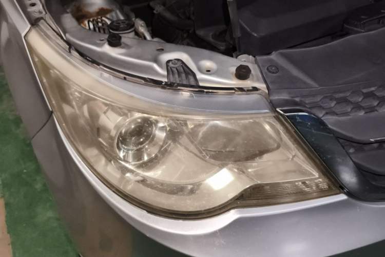 Used Baojun 730 2014 1.5L manual Comfort version 7 seats Right Front Headlight