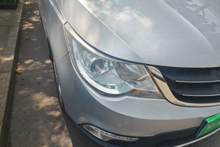 Used Baojun 730 2014 1.5L manual standard trim 7 seats Right Front Headlight