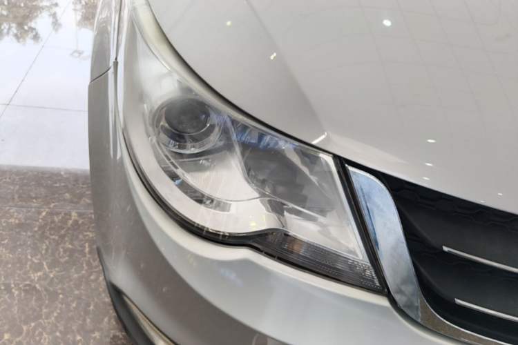 Used Baojun 730 2014 1.5L manual Comfort ESP version 7 seats Right Front Headlight