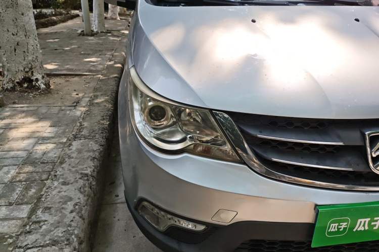 Used Baojun 730 2014 1.5L manual Comfort version 7 seats Right Front Headlight