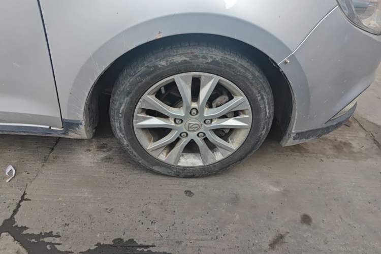 Used Baojun 730 2014 1.5L manual standard trim 7 seats Right Front Wheel Hub