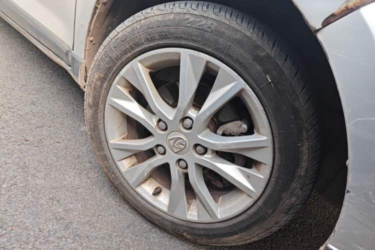 Used Baojun 730 2014 1.5L manual luxury trim 7 seats Right Front Wheel Hub