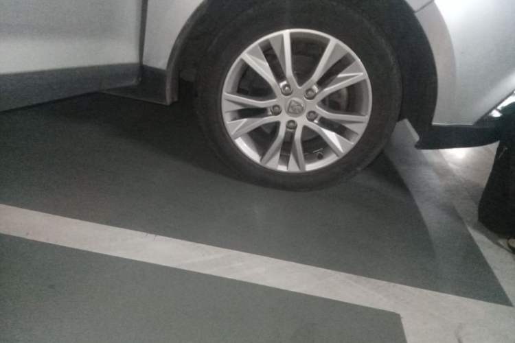 Used Baojun 730 2014 1.5L Manual Luxury Navigation ESP Version 7 Seats Right Front Wheel Hub