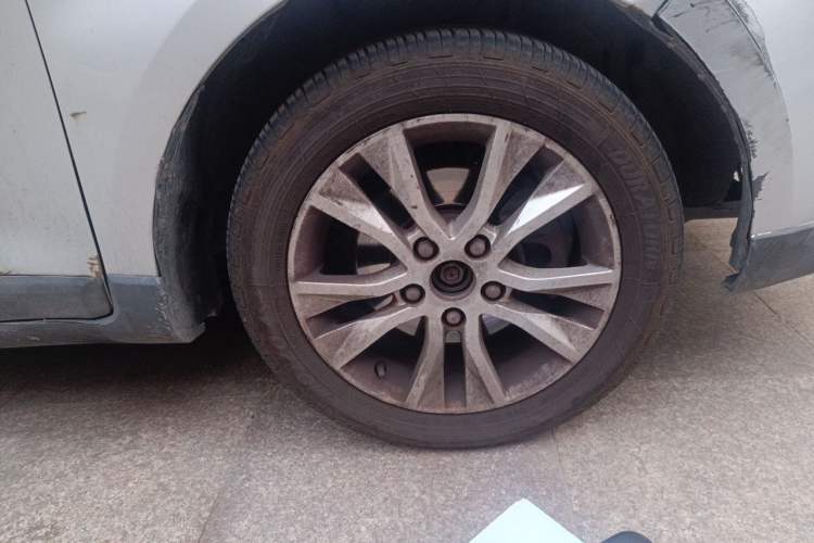 Used Baojun 730 2014 1.5L manual Comfort version 7 seats Right Front Wheel Hub