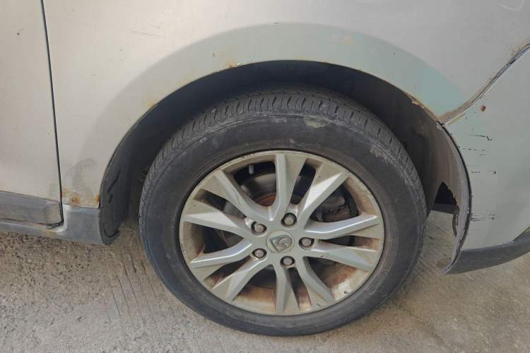 Used Baojun 730 2014 1.5L manual Comfort version 7 seats Right Front Wheel Hub