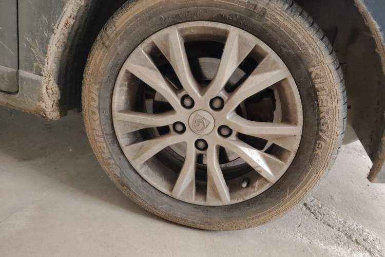 Used Baojun 730 2014 1.5L manual luxury trim 7 seats Right Front Wheel Hub