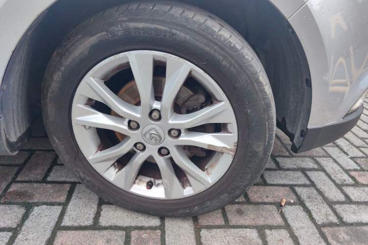 Used Baojun 730 2014 1.5L manual Comfort ESP version 7 seats Right Front Wheel Hub