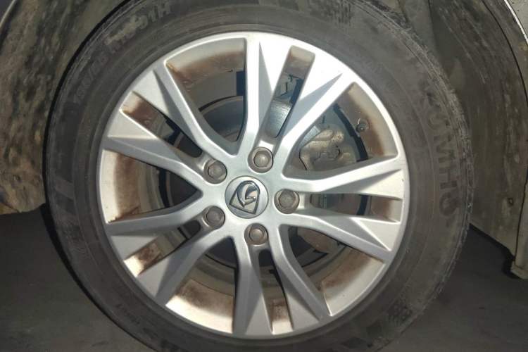 Used Baojun 730 2014 1.5L manual Comfort ESP version 7 seats Right Front Wheel Hub