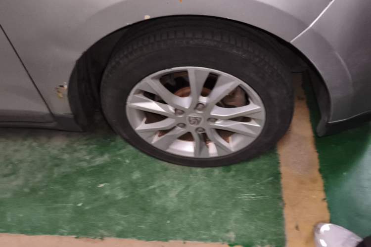 Used Baojun 730 2014 1.5L manual Comfort version 7 seats Right Front Wheel Hub
