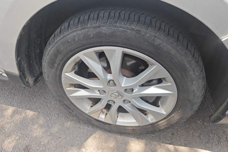 Used Baojun 730 2014 1.5L manual standard trim 7 seats Right Front Wheel Hub