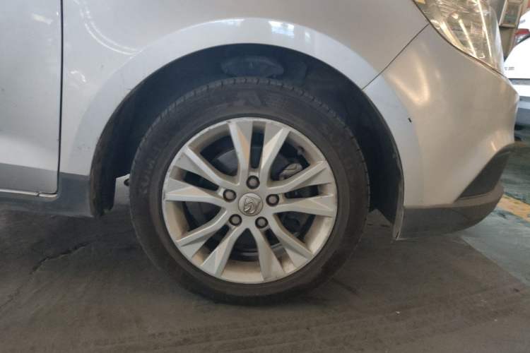 Used Baojun 730 2014 1.5L manual standard trim 7 seats Right Front Wheel Hub
