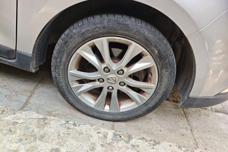 Used Baojun 730 2014 1.5L manual Comfort version 7 seats Right Front Wheel Hub