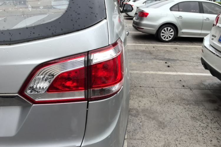 Used Baojun 730 2014 1.5L manual Comfort ESP version 7 seats Right Rear Taillight