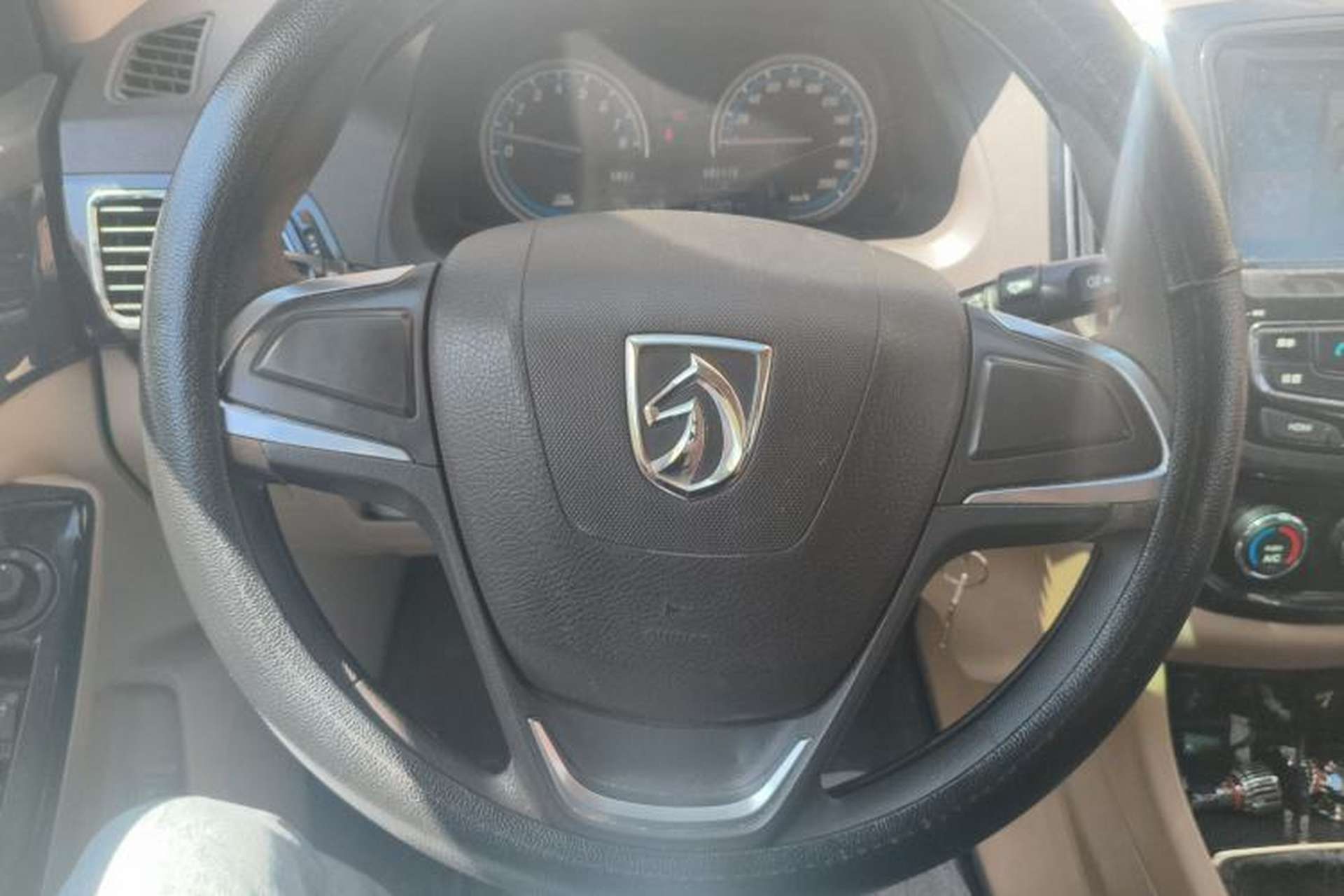 Used Baojun 730 2014 1.5L manual Comfort version 7 seats Steering Wheel