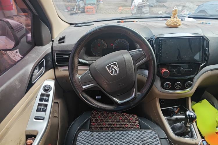 Used Baojun 730 2014 1.5L manual standard trim 7 seats Steering Wheel