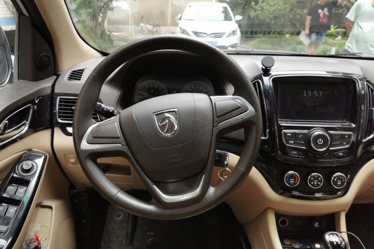 Used Baojun 730 2014 1.5L manual Comfort version 7 seats Steering Wheel
