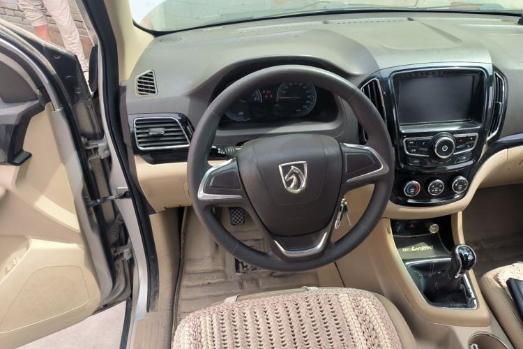 Used Baojun 730 2014 1.5L manual Comfort version 7 seats Steering Wheel