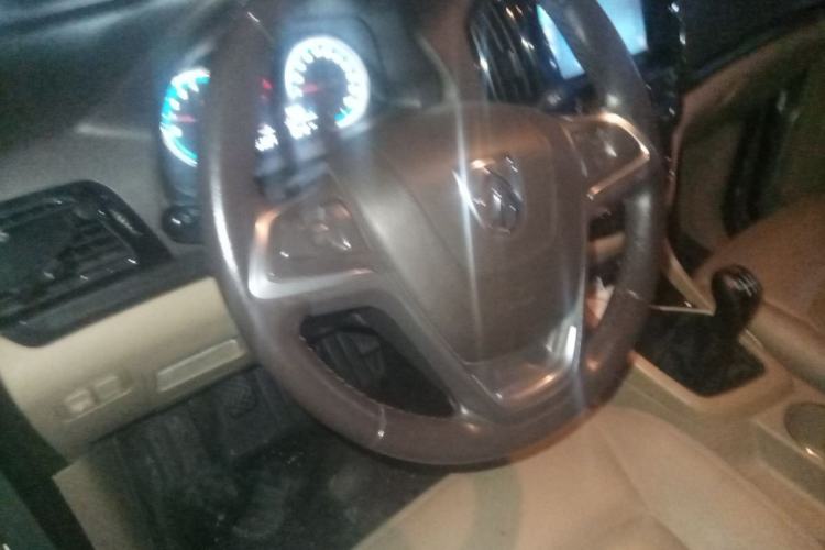 Used Baojun 730 2014 1.5L Manual Luxury Navigation ESP Version 7 Seats Steering Wheel