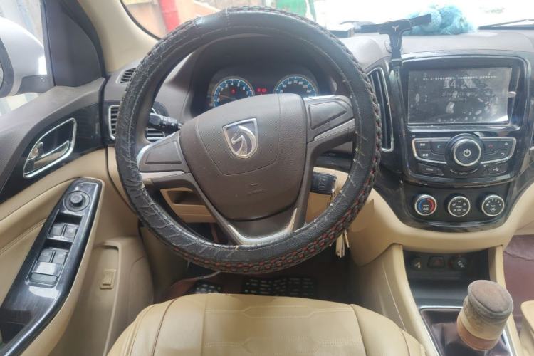 Used Baojun 730 2014 1.5L manual Comfort ESP version 7 seats Steering Wheel