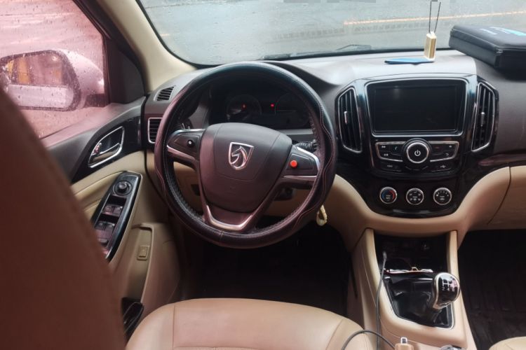 Used Baojun 730 2014 1.5L manual Comfort ESP version 7 seats Steering Wheel