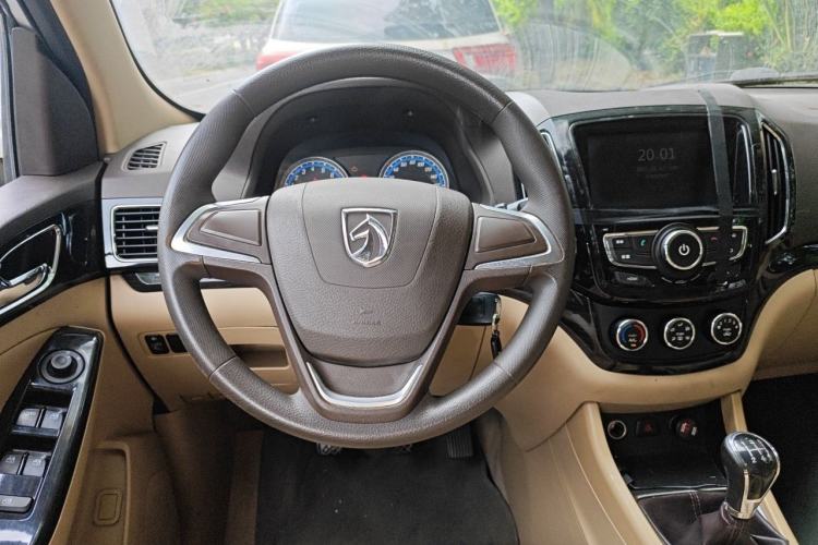 Used Baojun 730 2014 1.5L manual Comfort version 7 seats Steering Wheel
