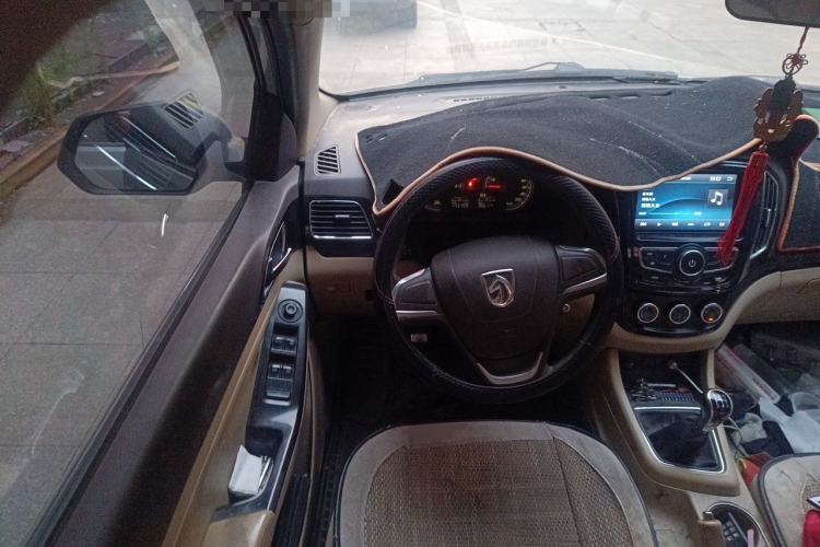 Used Baojun 730 2014 1.5L manual Comfort version 7 seats Steering Wheel